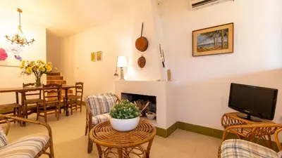 TV o dispositivi per l'intrattenimento presso Villa Brezza di Mare-Geremeas Country Club