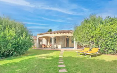 Giardino di Villas with air conditioning and private outdoor area just 400 meters from the beach