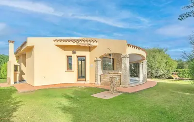 Giardino di Villas with air conditioning and private outdoor area just 400 meters from the beach