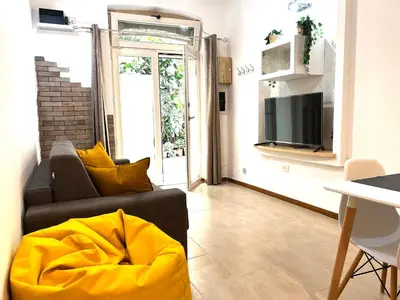 Area soggiorno di Casa Dedè nel centro storico di Cagliari