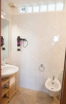 Bagno di Sunshine Apartment - Appartamento Vicino al Mare, Cagliari, Sardinia