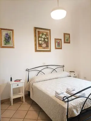 Letto o letti in una camera di Bright Port View Apartment- Secondary Entrance Free Parking