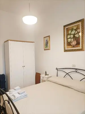 Letto o letti in una camera di Bright Port View Apartment- Secondary Entrance Free Parking