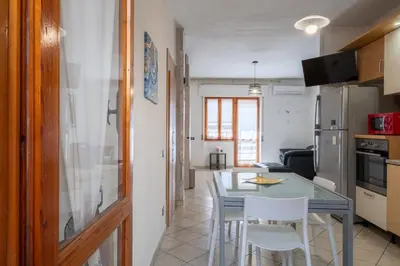 Cucina o angolo cottura di 5 minuti dal mare e Parco naturale- casa moderna con veranda
