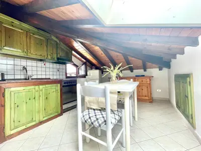 Cucina o angolo cottura di Blue Zone Tiny Penthouse