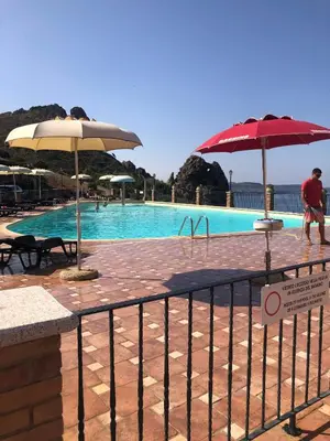 Piscina di Splendida Vacanza o nelle vicinanze
