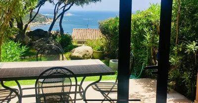 Paesaggio naturale nelle vicinanze della villa