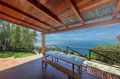Paesaggio naturale nelle vicinanze della casa vacanze