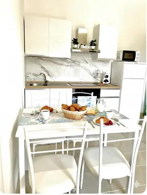 Cucina o angolo cottura di Villetta con giardino e Bbq al centro di Villasimius