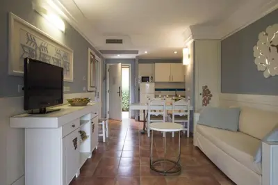 Cucina o angolo cottura di Tranquil Lantana Resort 2 Bedroom Apartments Sleeps 7 persons