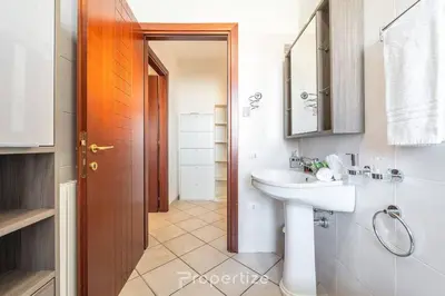Bagno di Sole e Città by Propertize