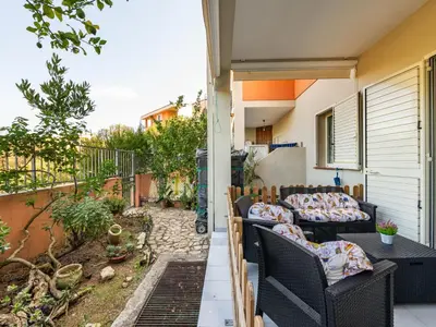 Giardino di Holiday Home Domus Centro by Interhome