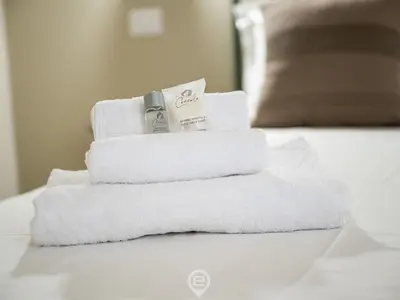 Letto o letti in una camera di Artful Modern Escape