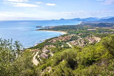 Paesaggio naturale nelle vicinanze della villa