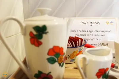 Set per la preparazione di tè e caffè presso Sa Domu de Ajaja Apartments