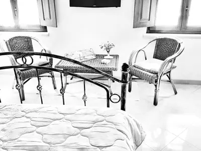 Area soggiorno di Prestige Room- Salotto Interno- Frigobar- Esperienze Esclusive nel Territorio - Tutti i confort