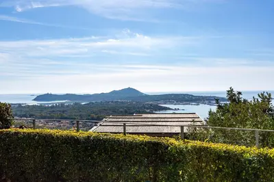 Paesaggio naturale nelle vicinanze della villa