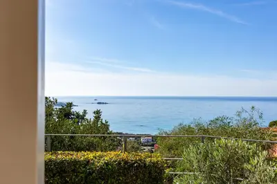 Paesaggio naturale nelle vicinanze della villa