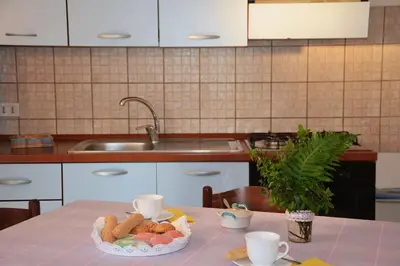 Cucina o angolo cottura di Appartamento con cortile