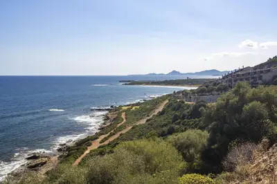 Paesaggio naturale nelle vicinanze della villa