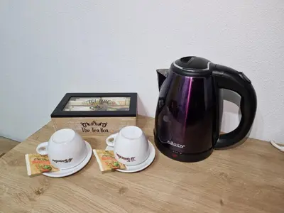 Set per la preparazione di tè e caffè presso Appartamento indipendente Clarò Guesthouse