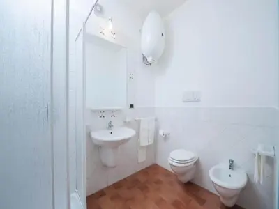 Bagno di Apartment in residence with pool