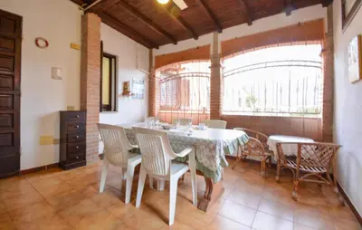 Area soggiorno di 2 Bedroom Stunning Apartment In Solanas