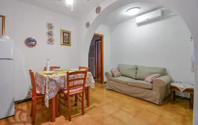 Area soggiorno di 2 Bedroom Stunning Apartment In Solanas