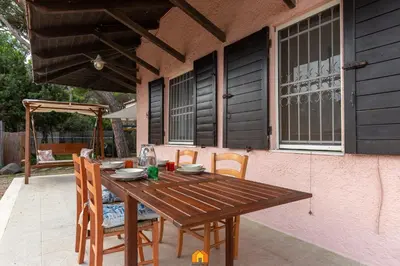 Patio o area all'aperto di Villa Le Sirene on the beach