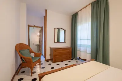 Letto o letti in una camera di Big Beach Villa S Andrea- Privat Parking-Netflix-Self Ck -450m From the beach