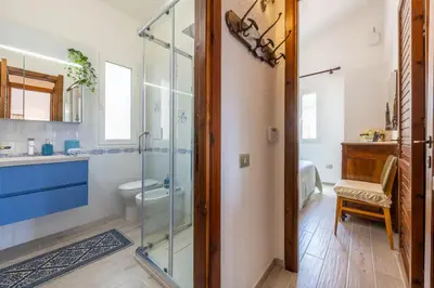 Bagno di Brezza di Geremeas, Walk to the beach