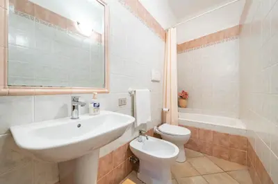 Bagno di Brezza di Geremeas, Walk to the beach
