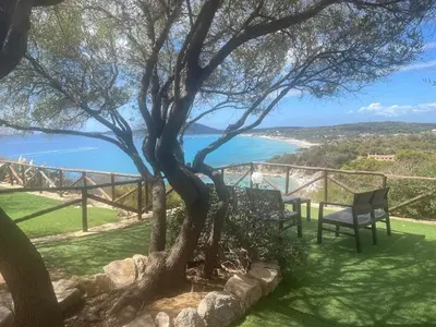 Paesaggio naturale nelle vicinanze della villa