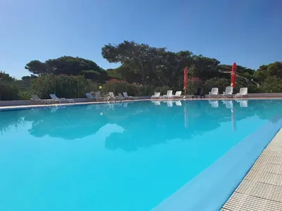 Piscina di Happy Camp Mobile Homes in S'Ena Arrubia Camping Village o nelle vicinanze