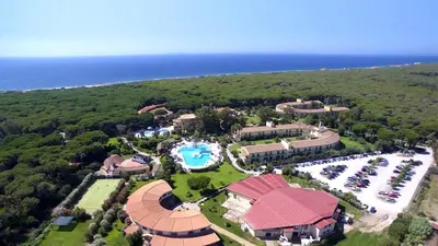 Piscina di Hotel with swimming pool in Arborea just 650 meters from the sea o nelle vicinanze