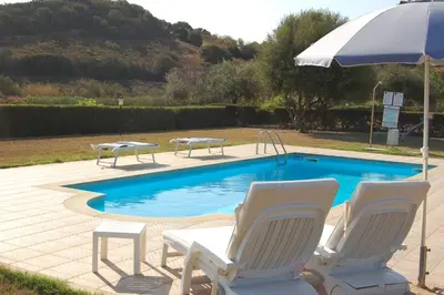 Piscina di Villa EMPATJA o nelle vicinanze