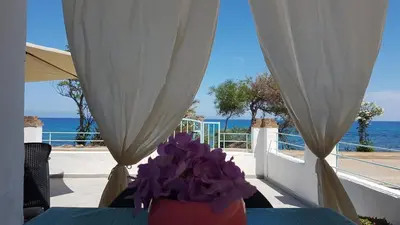 Vista generica sul mare o vista sul mare dall'interno della casa vacanze