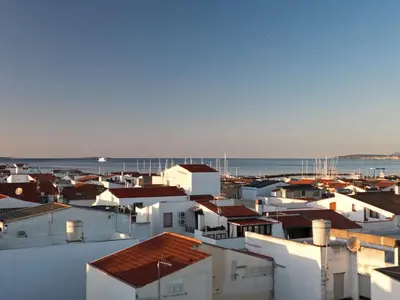 Vista generica sul mare o vista sul mare dall'interno dell'appartamento