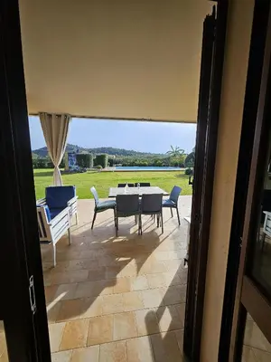 Paesaggio naturale nelle vicinanze della villa