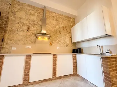 Cucina o angolo cottura di Kalma Villanova - Stone Elegance in the Old Town