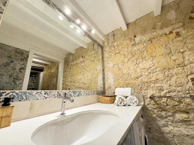 Bagno di Kalma Villanova - Stone Elegance in the Old Town