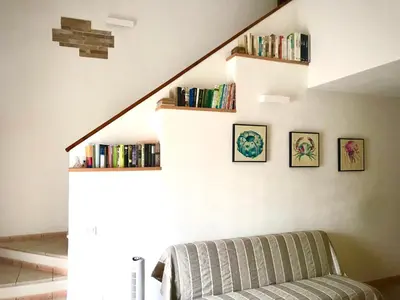 Biblioteca nella casa vacanze