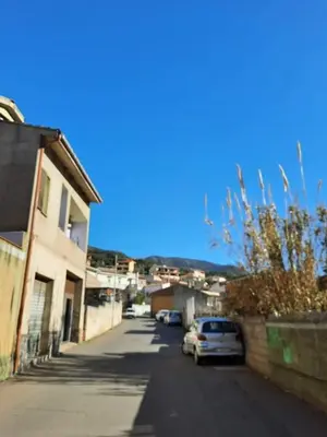 Vista generica sulle montagne o vista sulle montagne dall'interno della casa vacanze