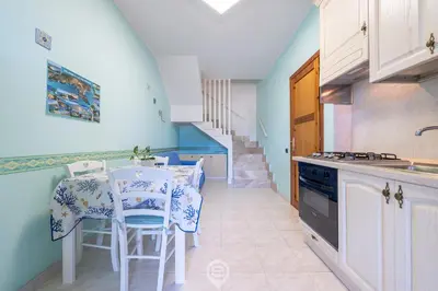 Cucina o angolo cottura di La perla nel blu