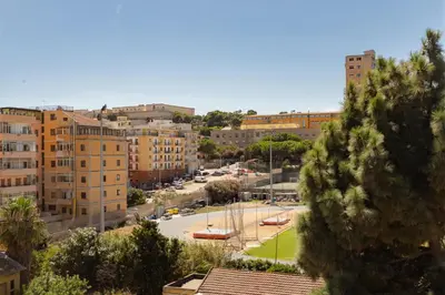 Vista generica su Cagliari o vista sulla città dall'interno dell'affittacamere