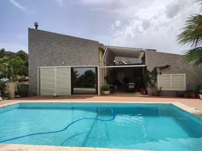 Piscina di Villa con piscina sul mare sud Sardegna o nelle vicinanze