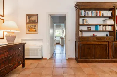 Biblioteca nella villa