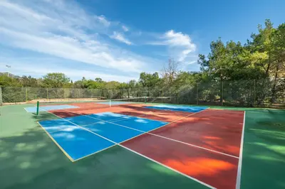 Attività di tennis o squash presso la villa o nelle vicinanze
