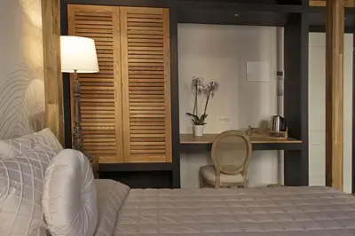 Letto o letti in una camera di La Maison Coloniale Suite e Zona Wellness free