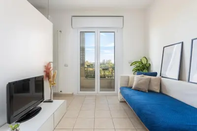 TV o dispositivi per l'intrattenimento presso Emerald Wave - House on the beach with pool